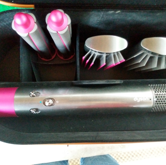 Dyson Airwrap with 4 tools - Picture 4 of 4